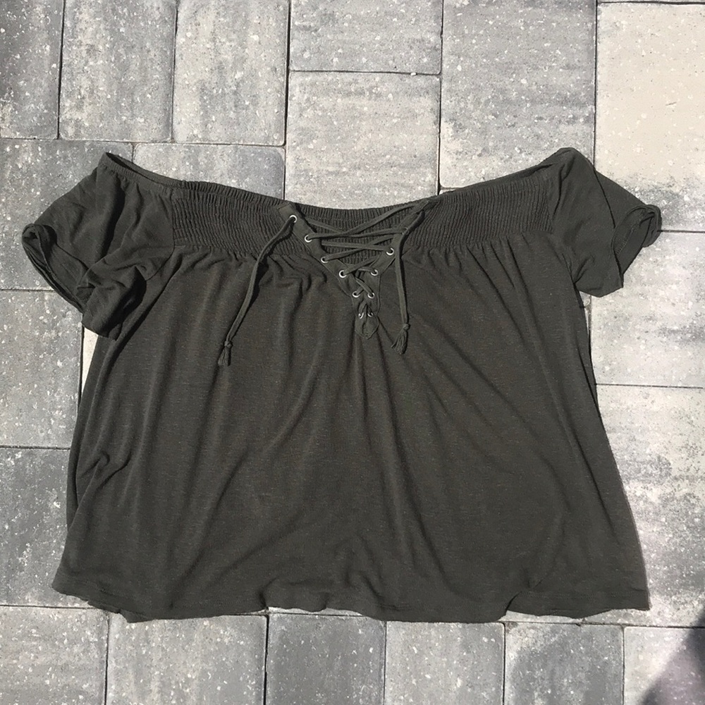 Boxy Off the Shoulder | M